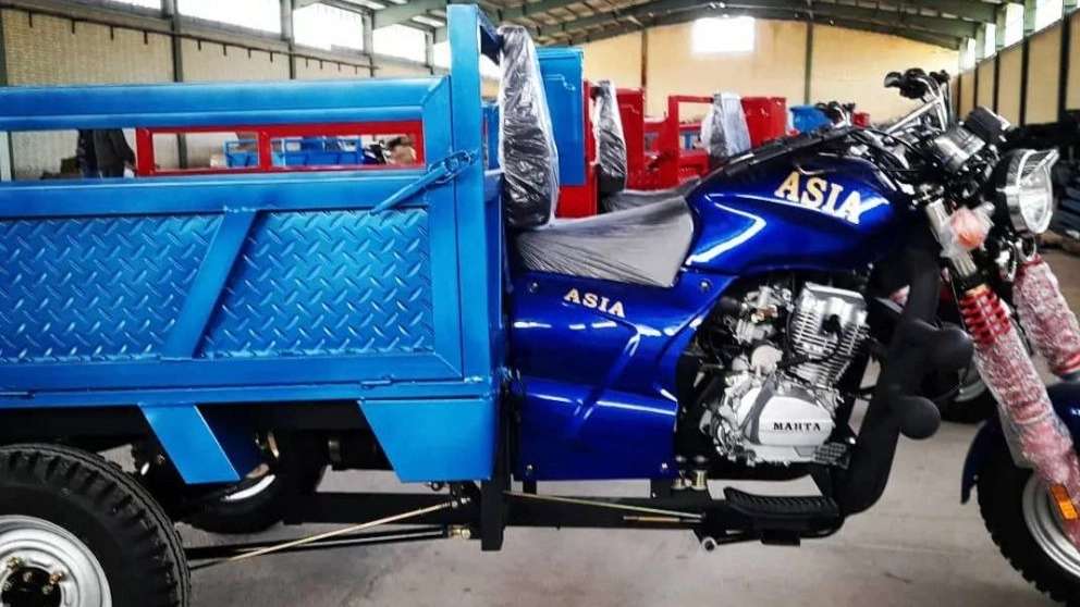 Three-wheeled Asian motor