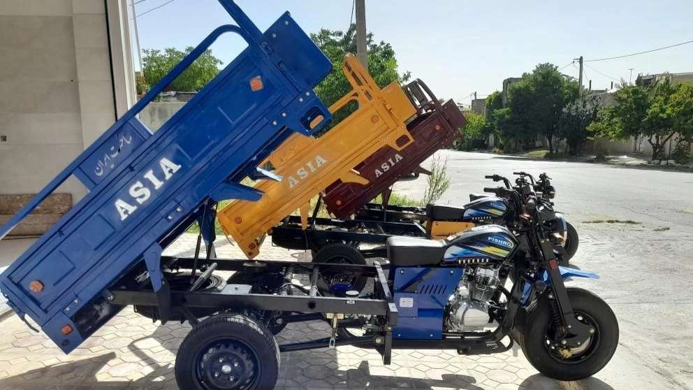 Three-wheeled Asian motor