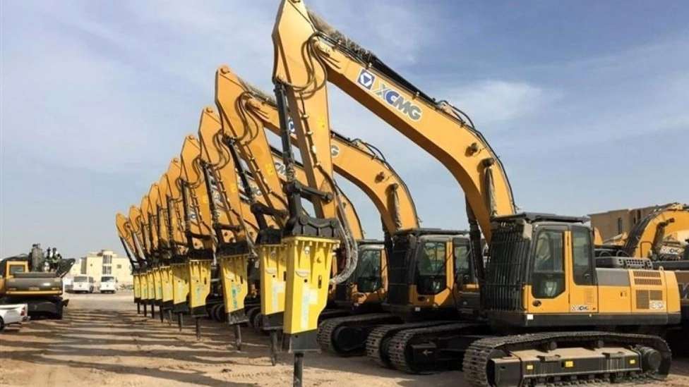 أجزاء من آلات بناء الطرق