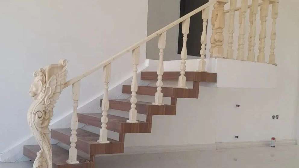 Arya wooden fence and stairs