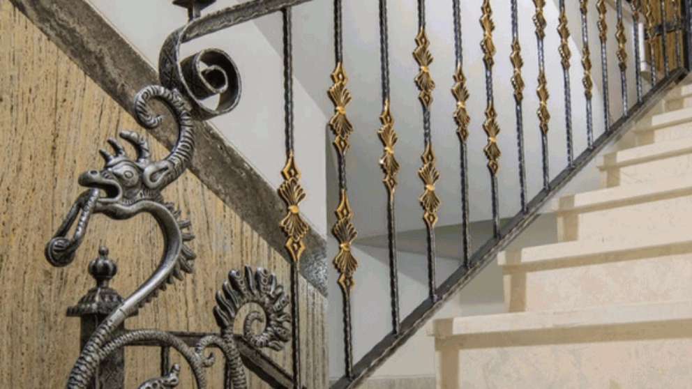 Preacher's staircase guard