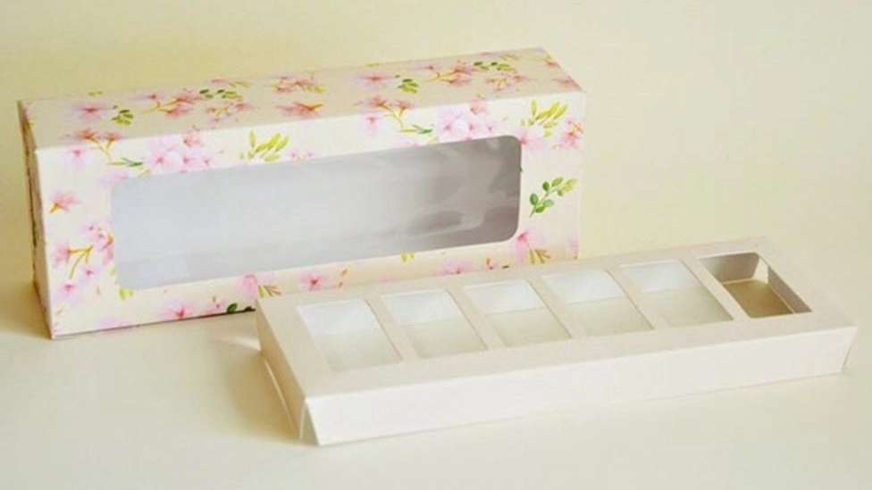 Cardboard and the right sanitary box