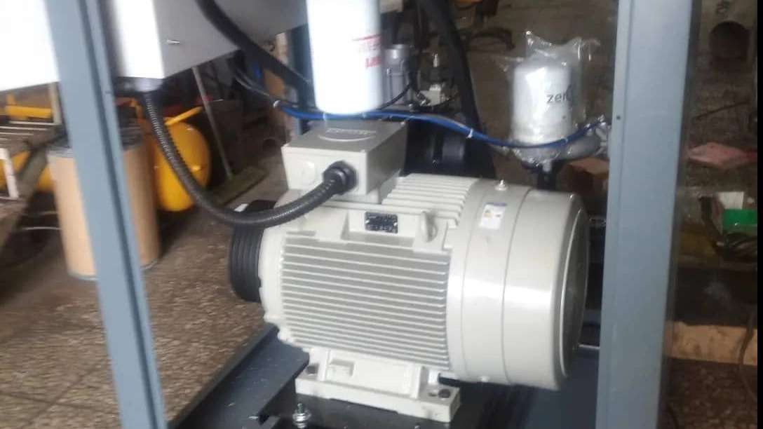 Mahan screw compressor and dryer