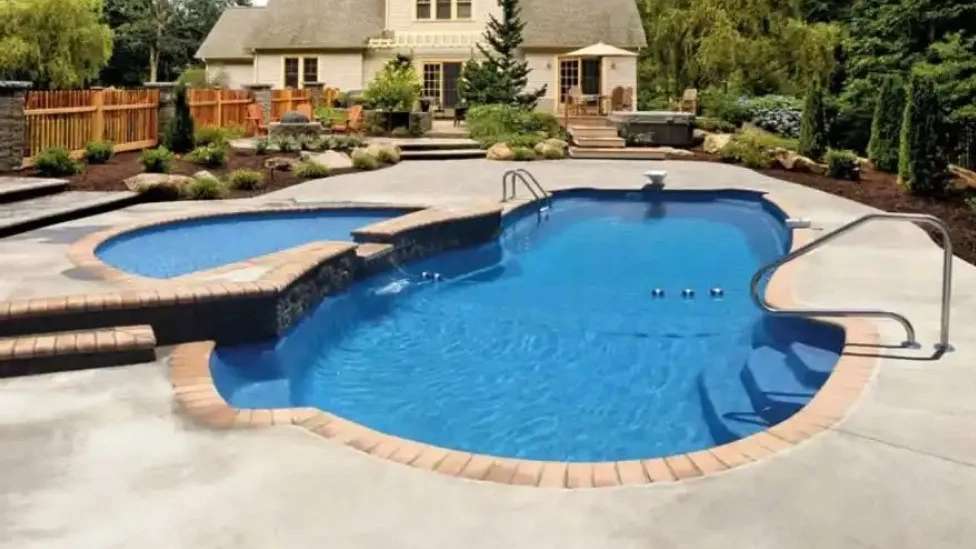 Diamond pool builders