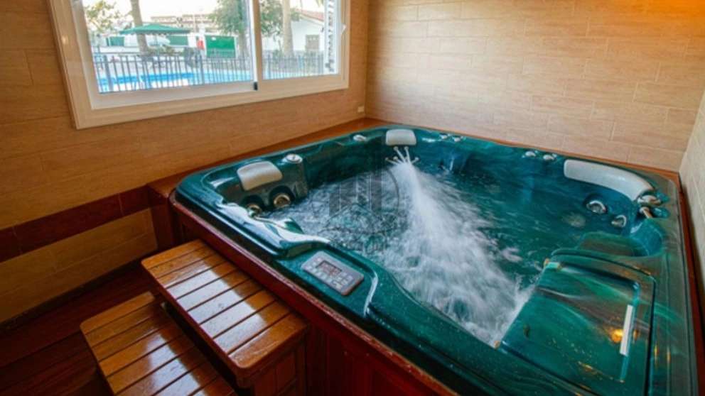 Diamond pool builders