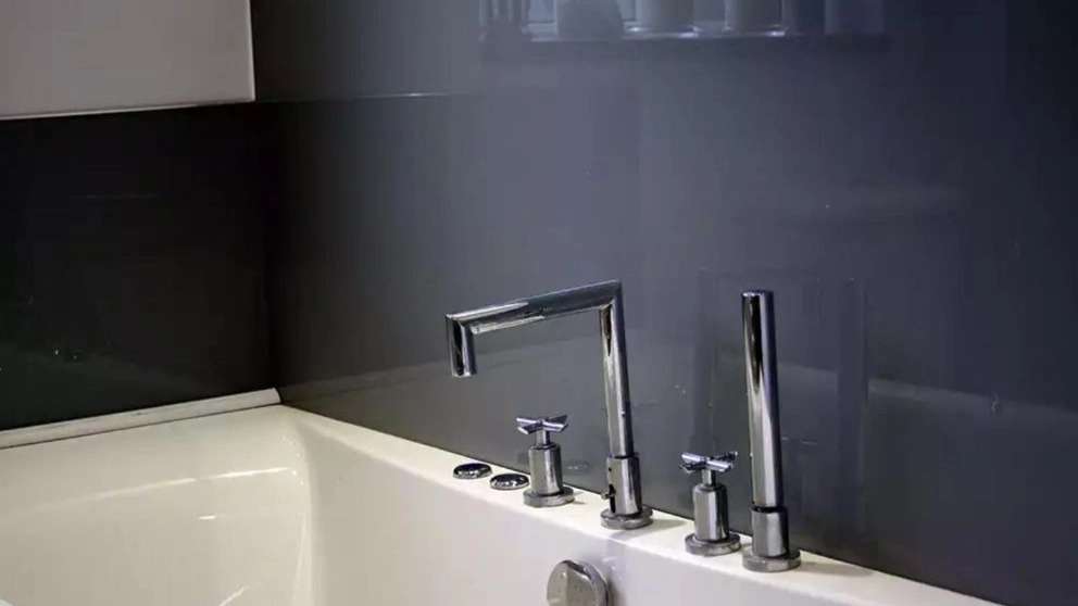 Lakobel glass decorators