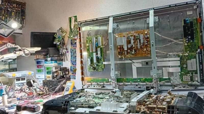 Signal TV repairs in Karaj