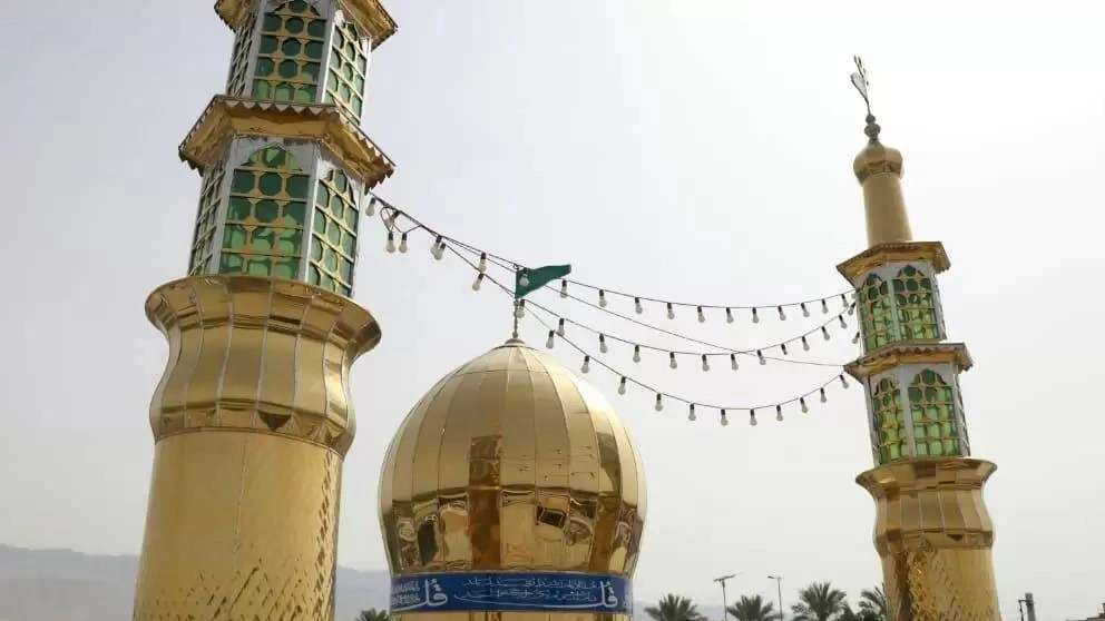 Asadi Ahmadi Angali garland making