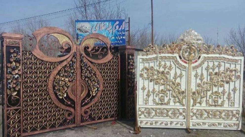 Production and construction of metal fences