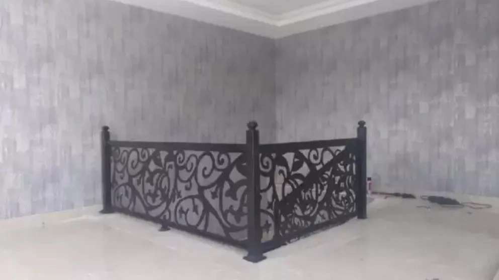 Production and construction of metal fences