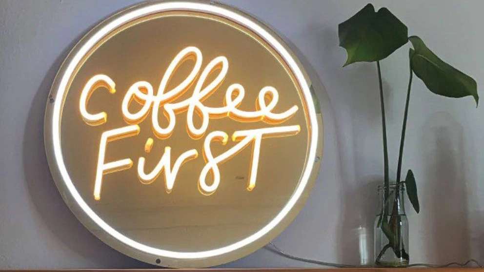 Neon signs of Light Hoss