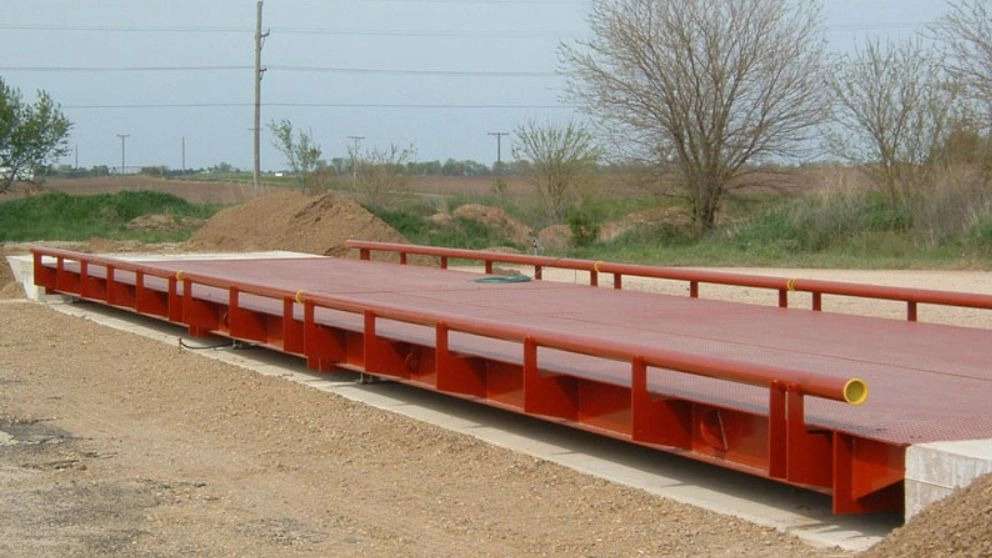 Weighing scales and clean weighing scales