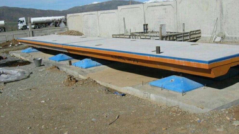 Weighing scales and clean weighing scales