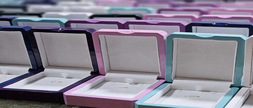 Rezaei's jewelry box