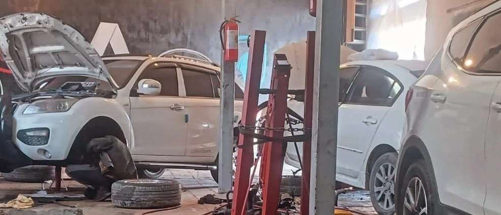 Soltani Black Benz repair shop