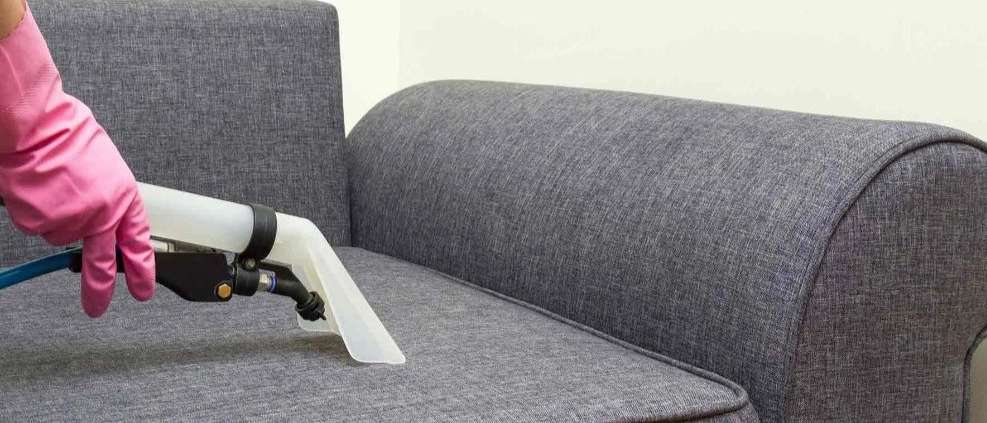 A masterpiece of sofa washing