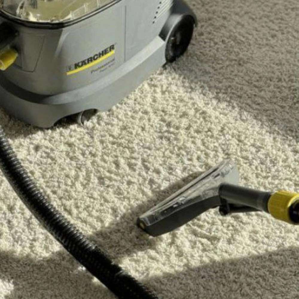 Expert in washing hand-woven carpets, machine-made and Kianwash furniture in Tehran