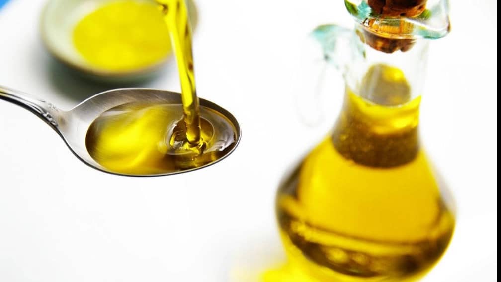 Sesame oil and ground sesame flour
