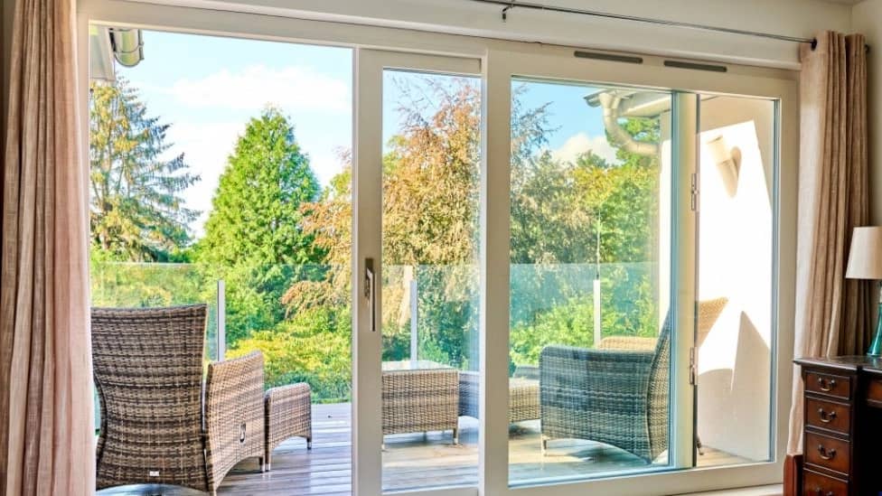 نگهداری درب و پنجره دوجداره UPVC