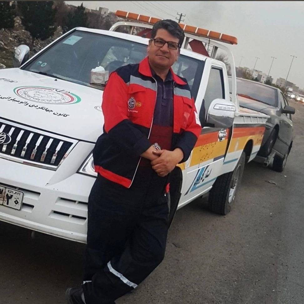 حضور امداد خودرو قزوین نماینده کانون جهانگردی و اتومبیلرانی در اولین نمایشگاه خودرو های کلاسیک استان قزوین
