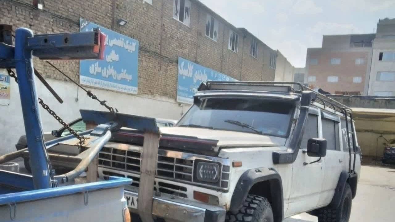 امدادگر و راننده یدک‌کش و خودروبر