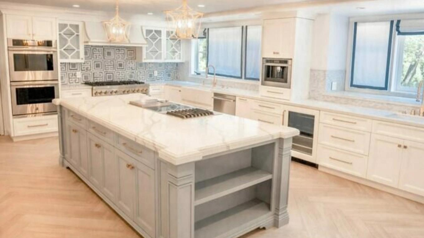 What is an island kitchen?