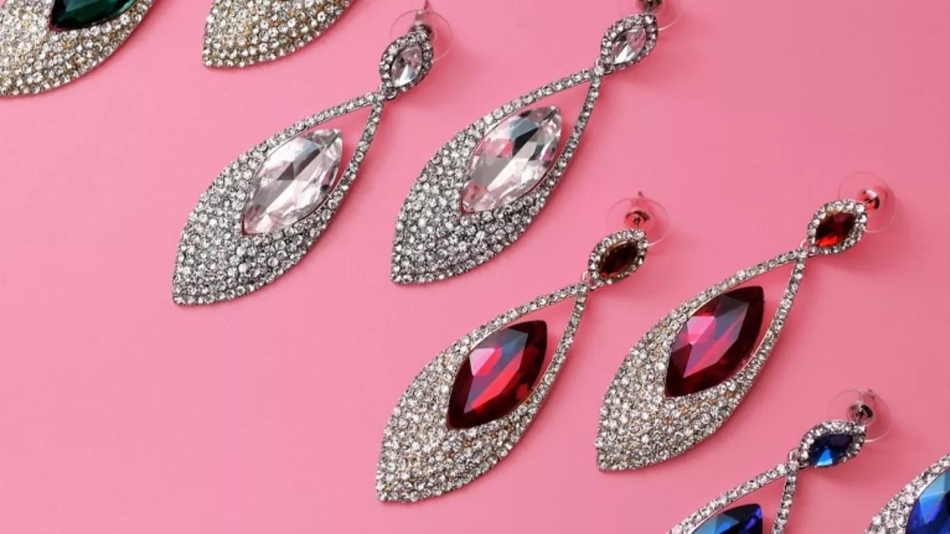 What are the types of rhinestone accessories?
