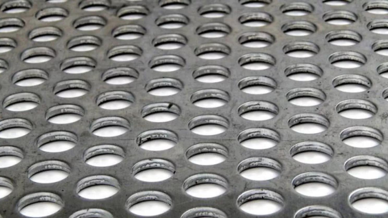 ما هي آلة التثقيب CNC؟