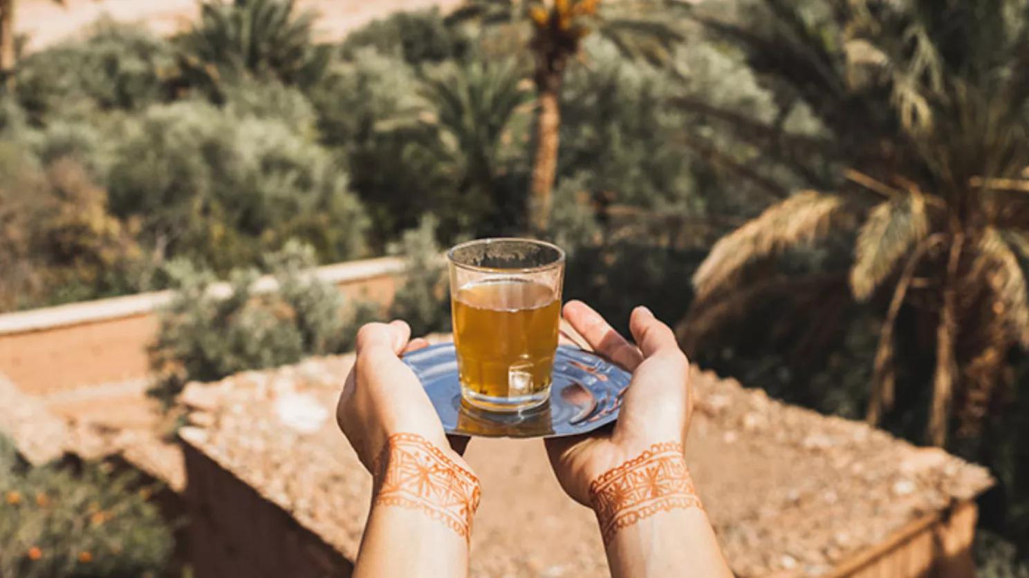 Henna, a souvenir that will be remembered on your hands