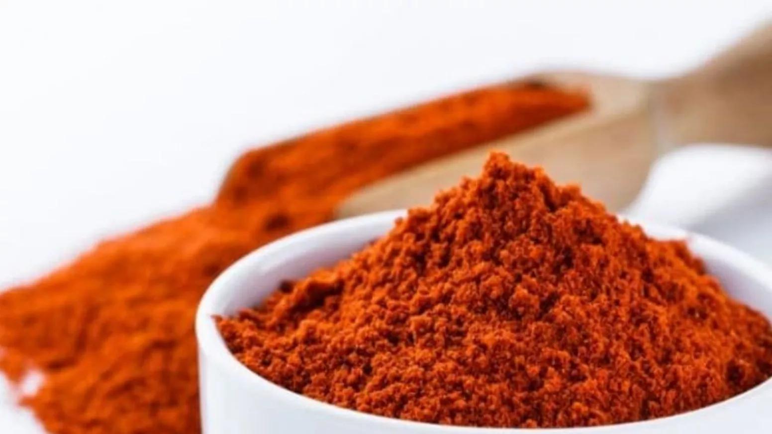 What is paprika and in what foods is paprika powder used?