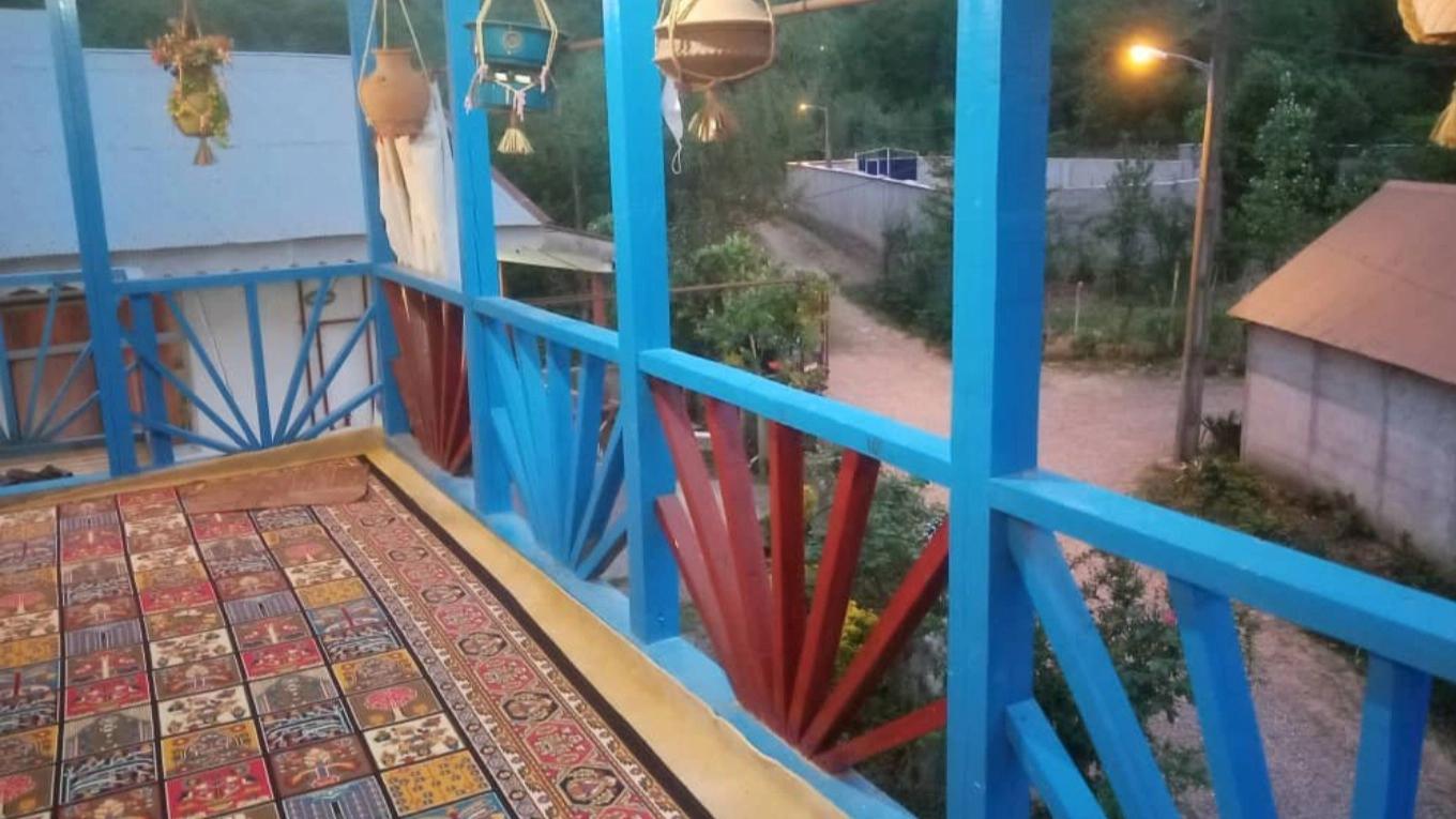 What are the characteristics of a special ecotourism accommodation?