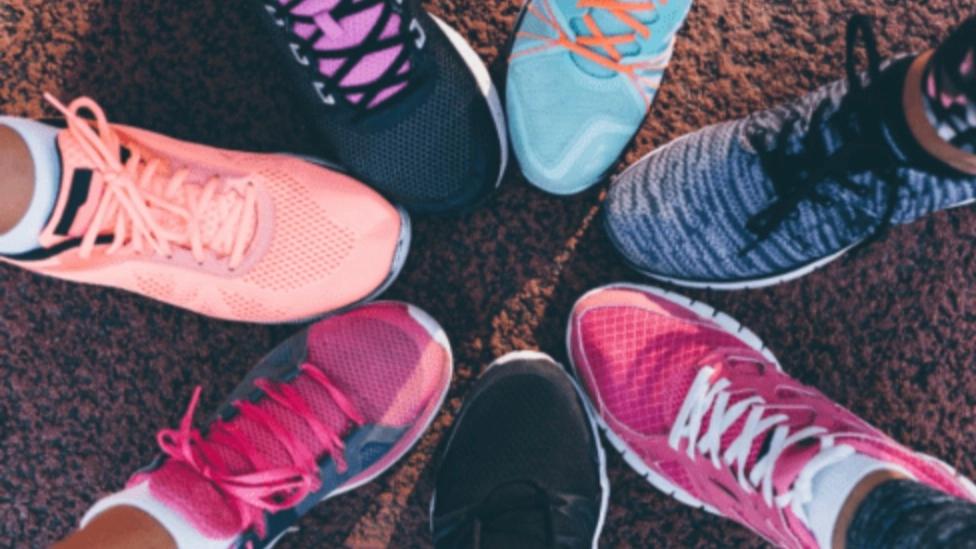 What pants should we wear with women's sports shoes?