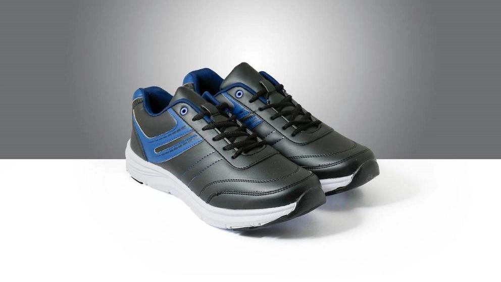 What are the characteristics of suitable sports shoes?