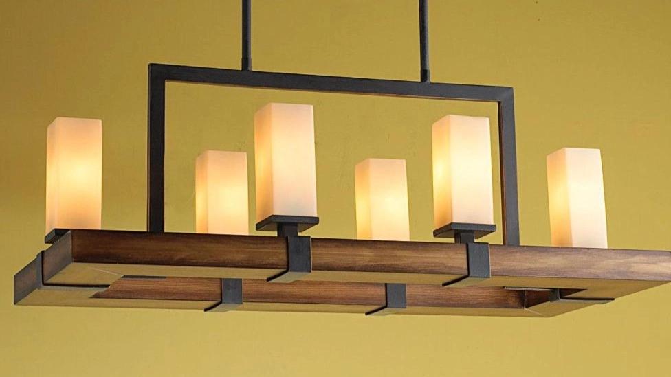 What homes are wooden chandeliers suitable for?