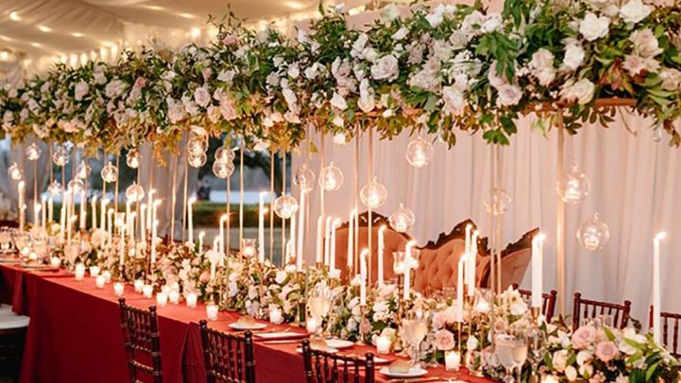 Review of flower arrangements in the wedding hall
