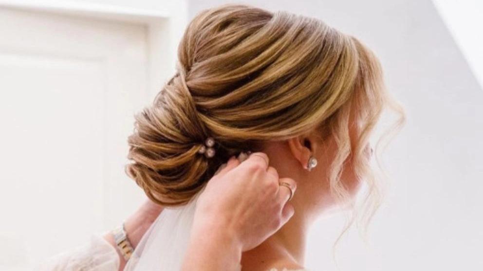 What is hair chignon and how to learn to do it?