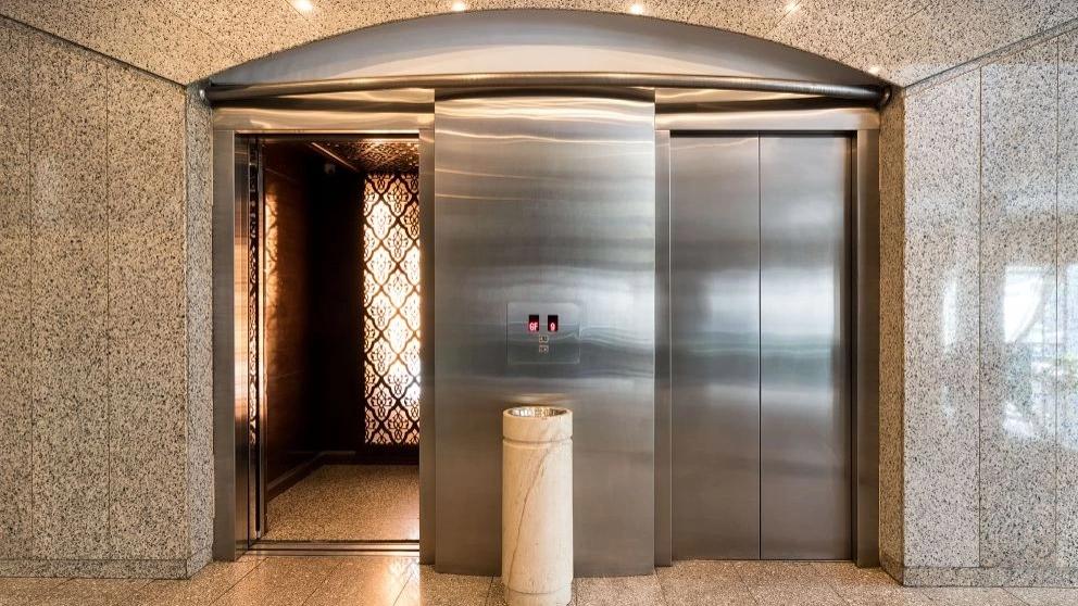 Traction elevator