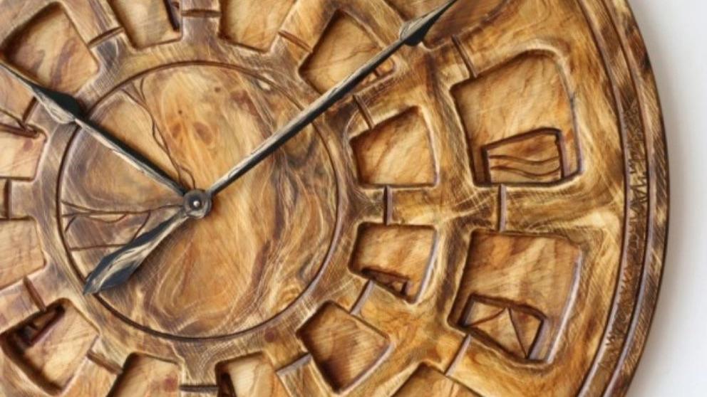 Types of wooden wall clocks