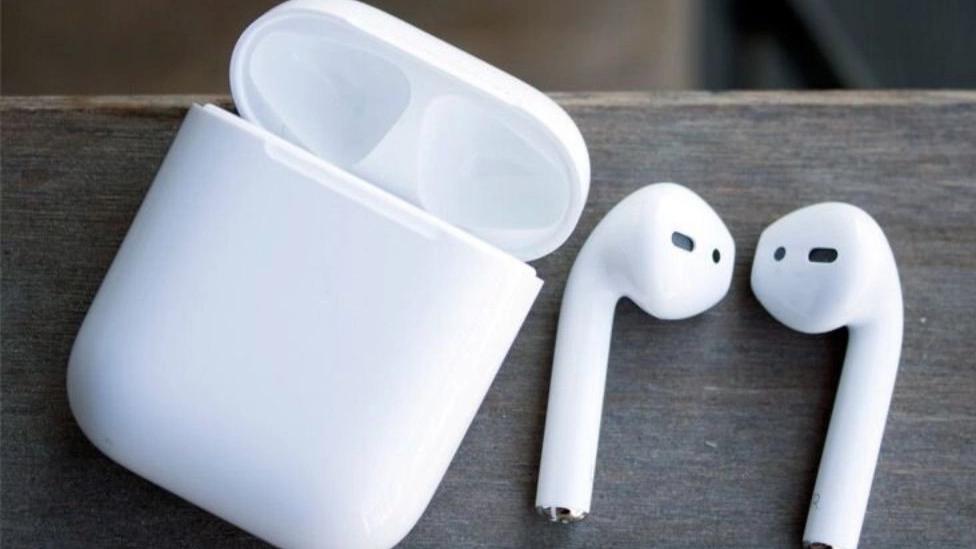 ما هي سماعات AirPods؟