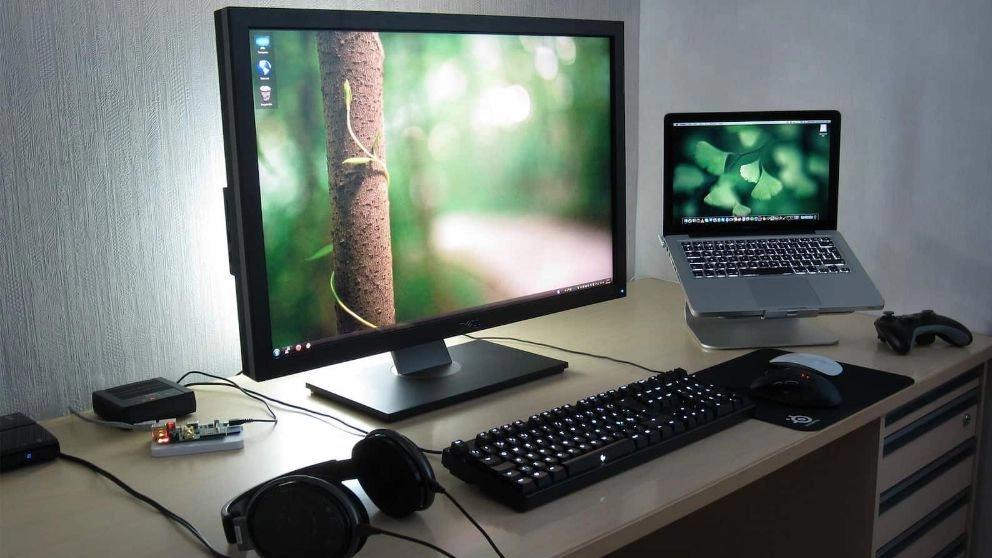 Comparison of computer and laptop