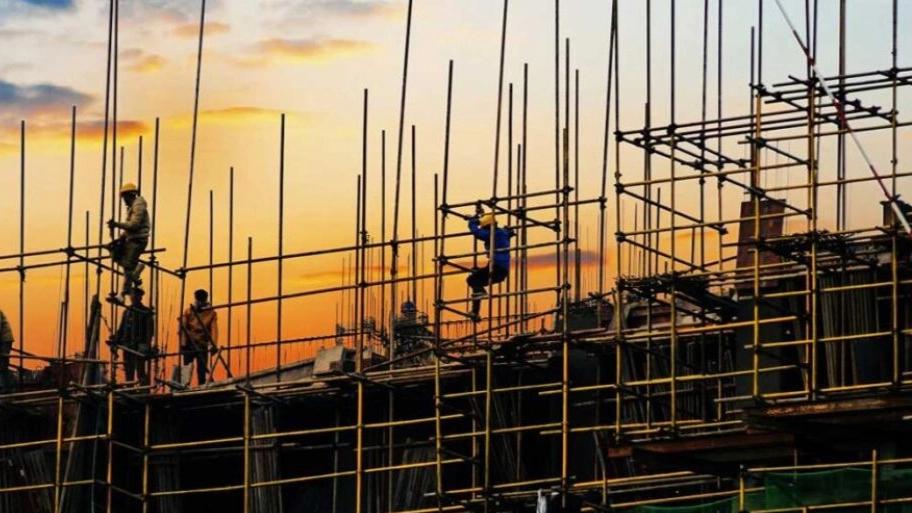 Different types of construction scaffolding