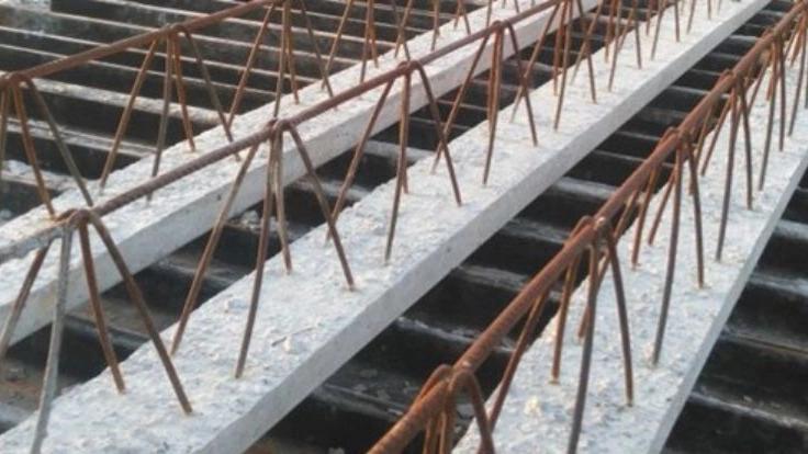 The steps of using the concrete beam of the roof