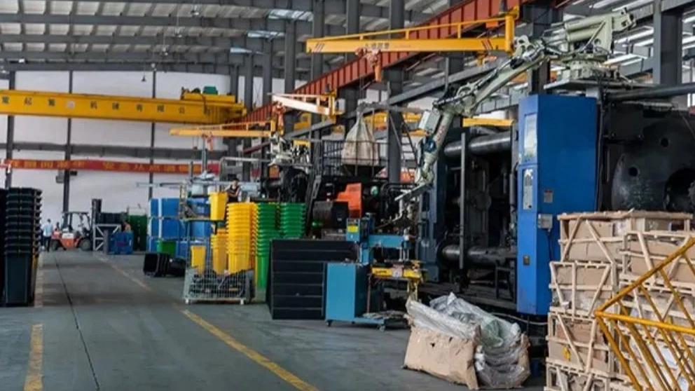 Production of plastic baskets
