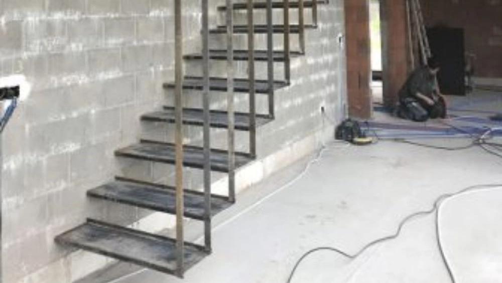 Running a suspended staircase