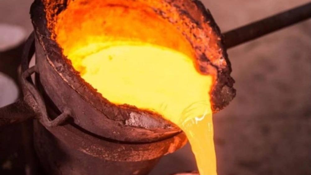 Sanatçının atölyesinde çalışma süreci
