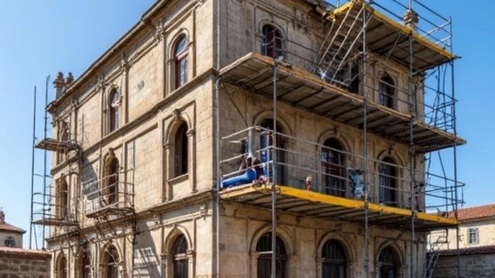 A reasonable building reconstruction process in Chalus Studios by Cara Studios