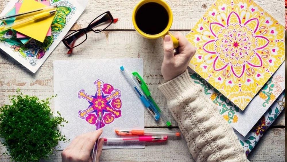 Specialized Painting and Design Courses in the Art Gallery: Opportunity to Learning Professional
