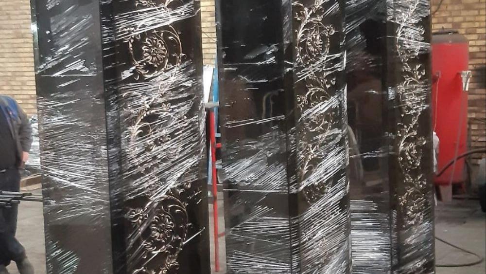The steps of applying electrostatic powder paint on metal surfaces