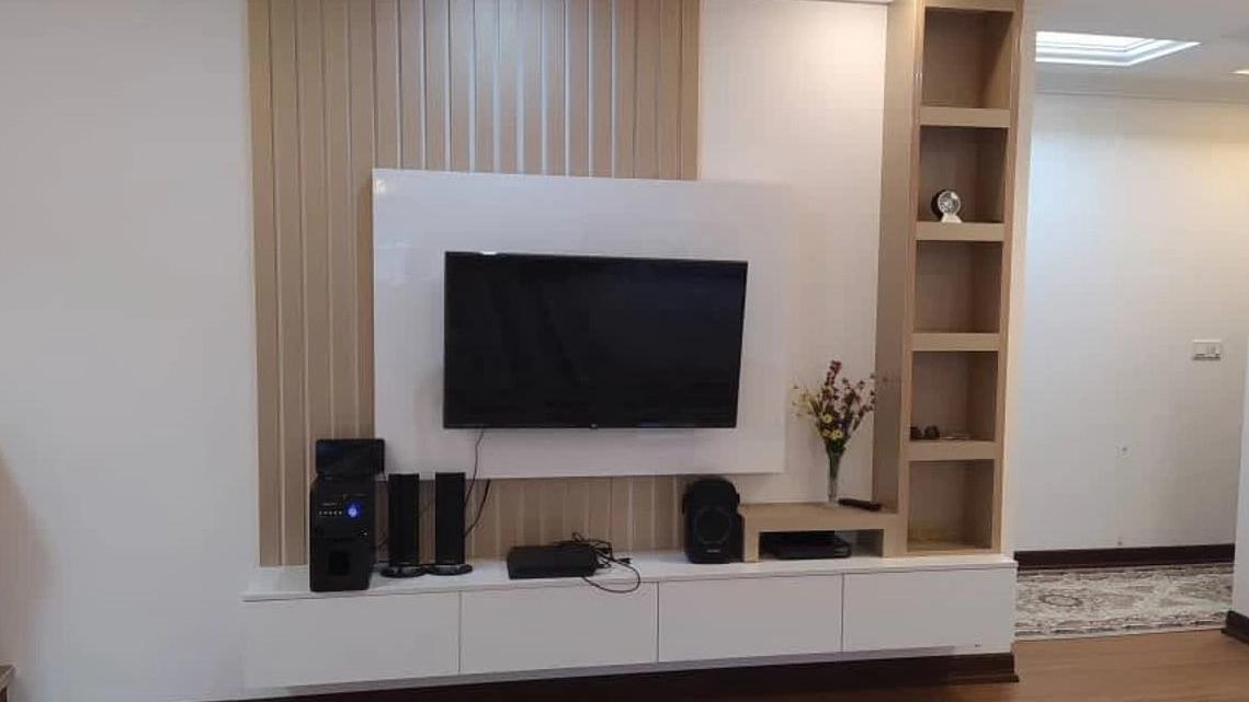 Making and implementing a stylish and practical TV wall in Chalus