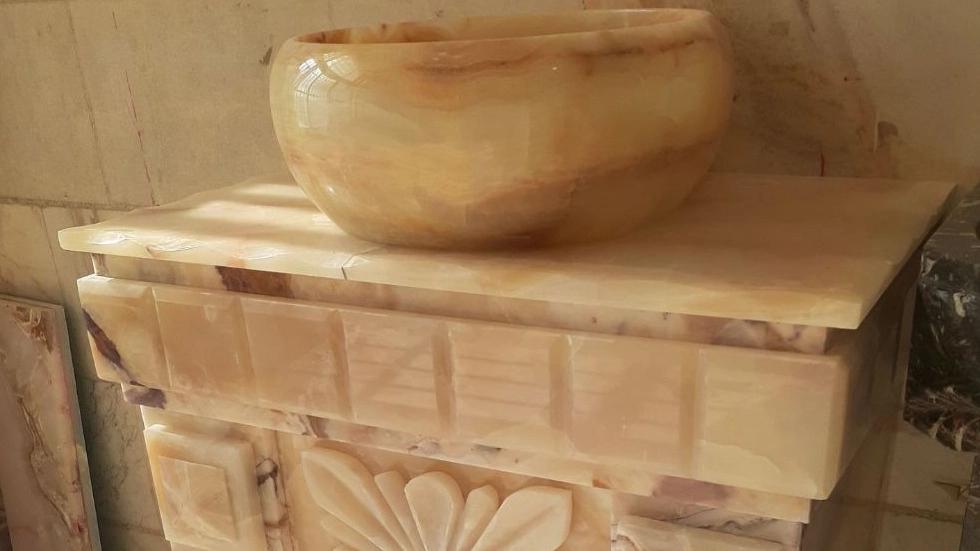 The price and sale of the stone elements of the Roman facade of Isfahan